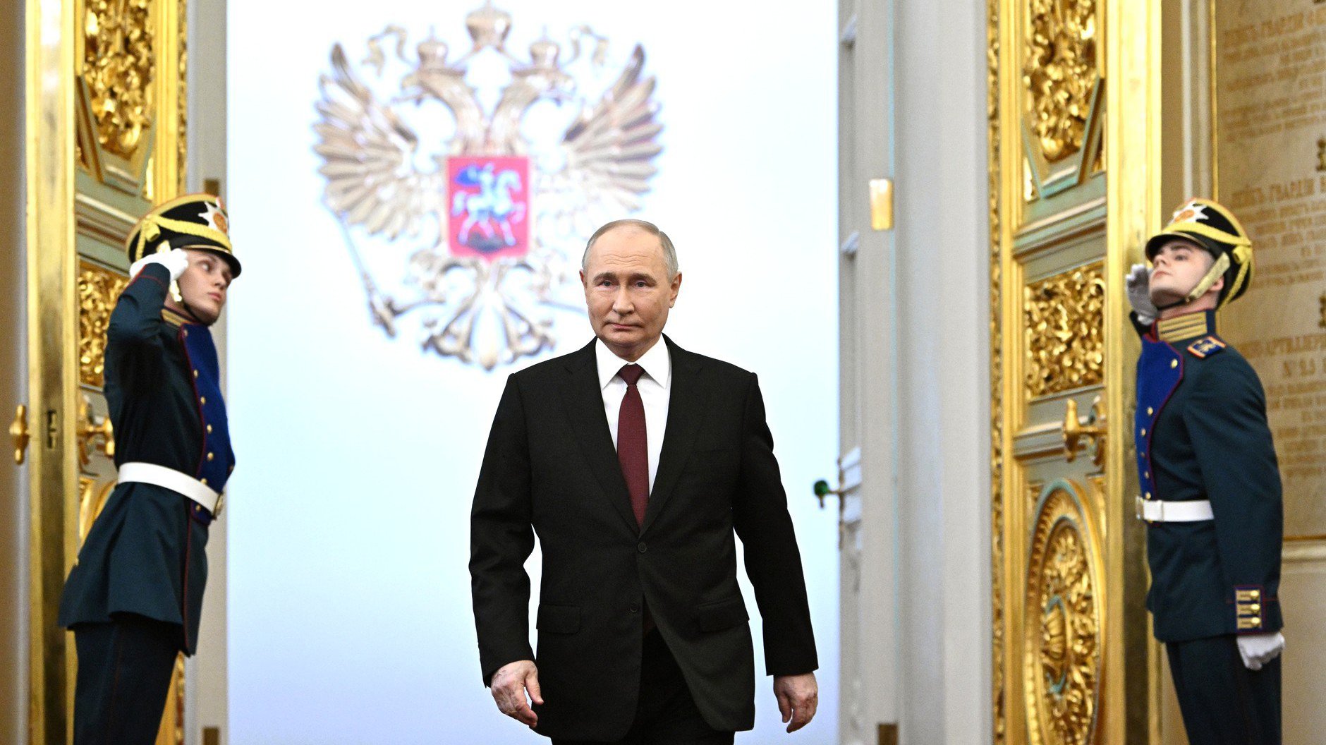 Фото к статье: Владимир Путин вступил в должность Президента России